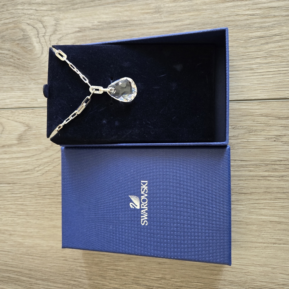 Swarovski Silver Pendant Necklace - Picture 2 of 5